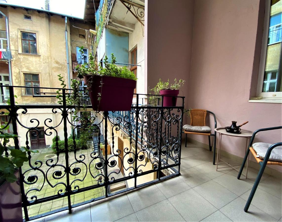 Glorious Apartment Near The Old City Lviv Dış mekan fotoğraf